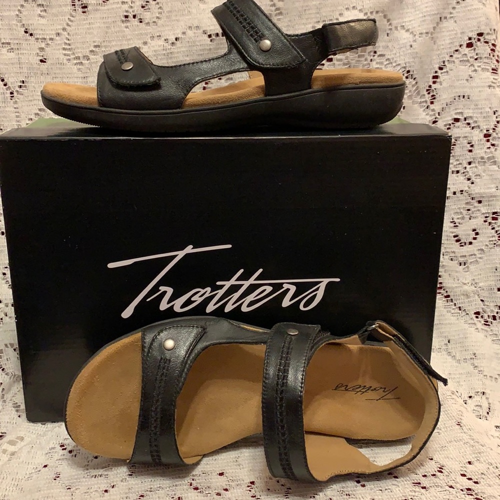 Trotters Sandals